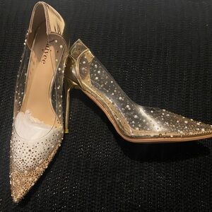 Elegant Gold and Cream Heels with Stiletto Design